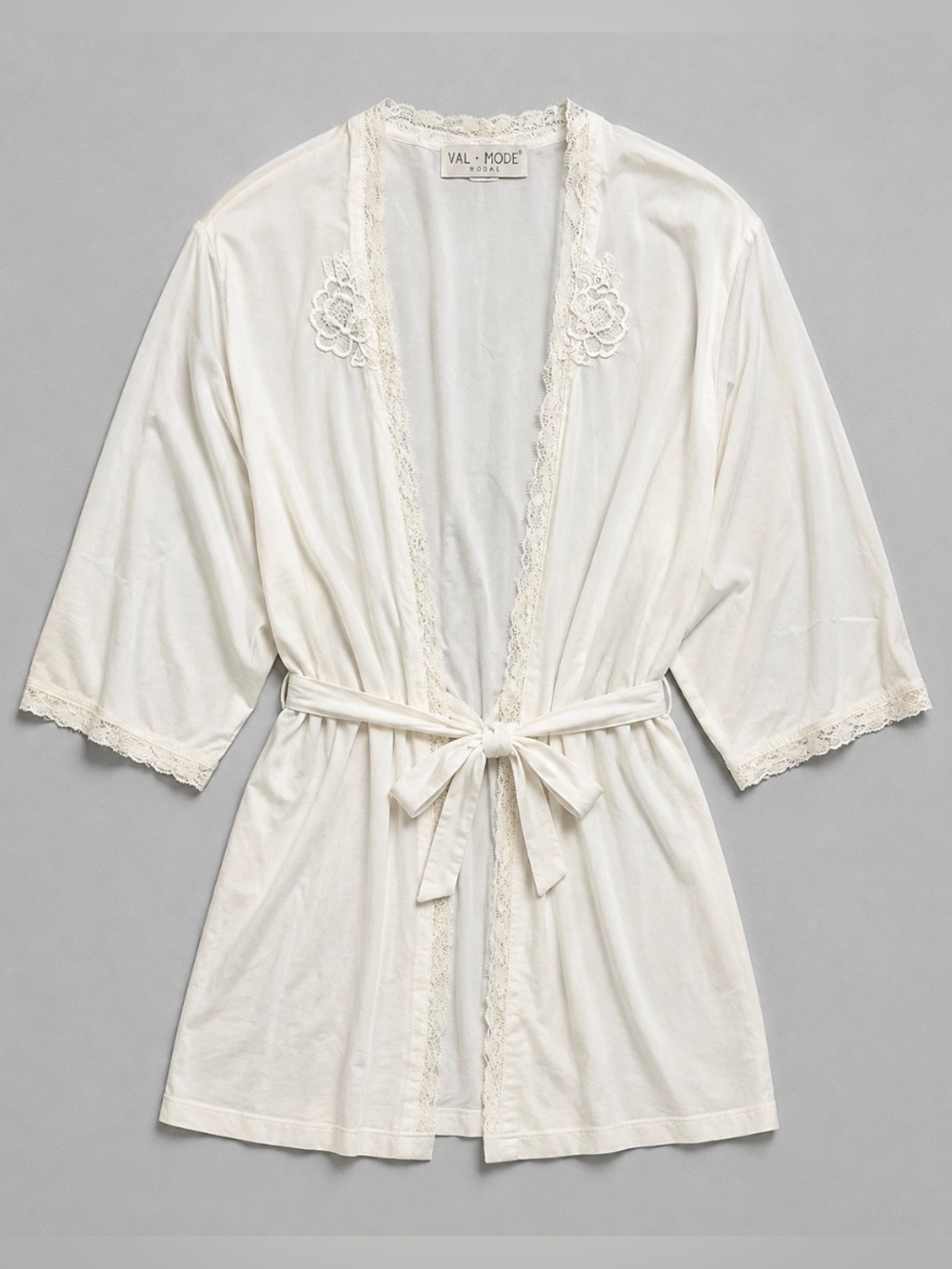ROMANTIC SEXY VINTAGE WHITE ROBE W/ FLORAL LACE DETAILS